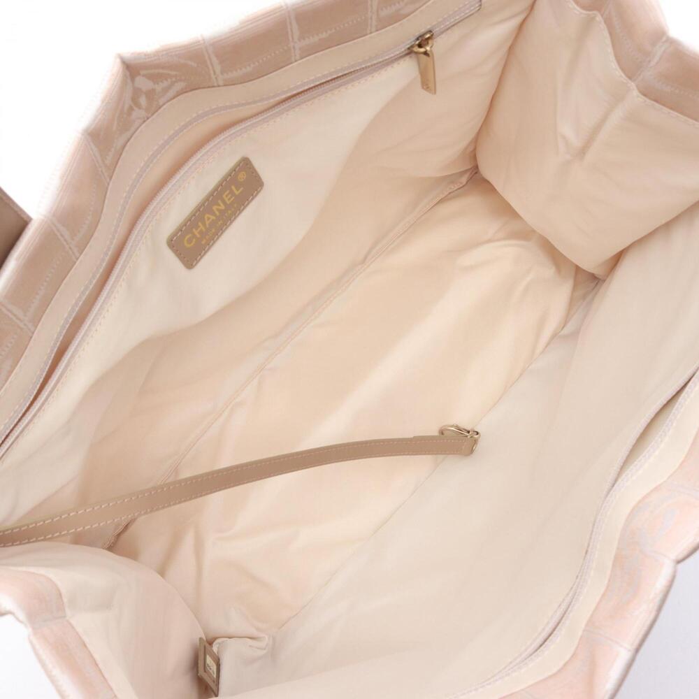 CHANEL Cream Leather Tote Bag - Picture 3 of 11